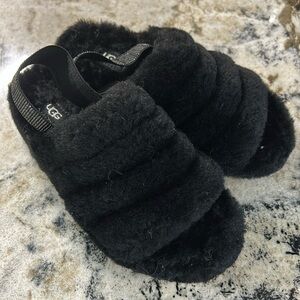 UGG BLACK FUZZY PLATFORM SLIPPERS